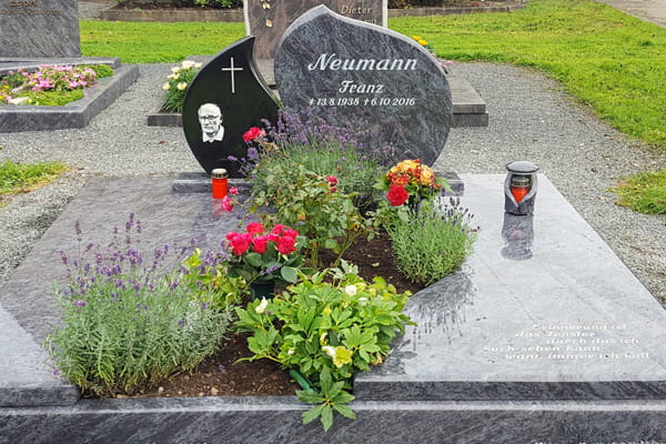 Doppelgrabstelle mit 2 Abdeckplatten