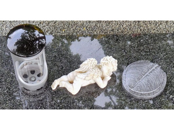 Granitplatte mit Alu-Grabschmuck