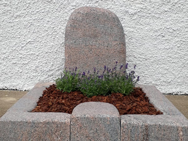 Grabstein Urnenanlage